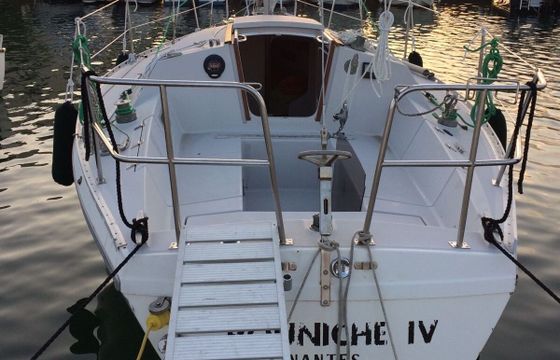 Sailboat JEANNEAU AQUILA 8.28m