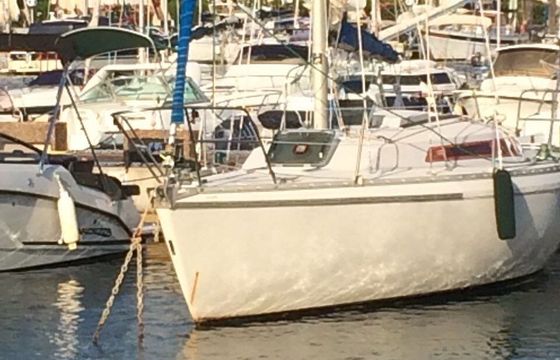 Sailboat JEANNEAU AQUILA 8.28m