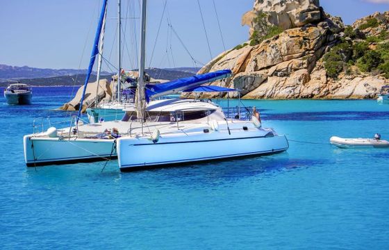 Catamaran Fountaine Pajot Athena 38 12m