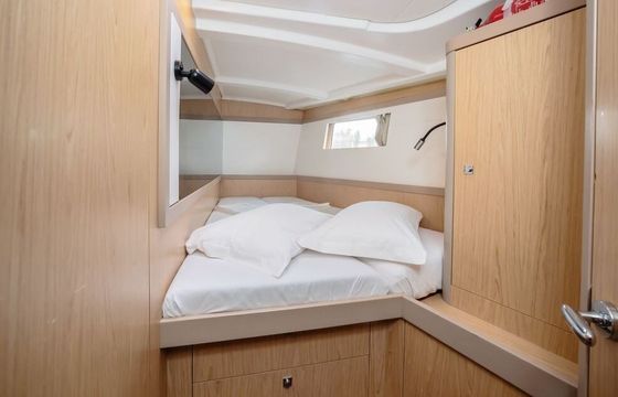 Sailboat Beneteau Oceanis 48 14.6m