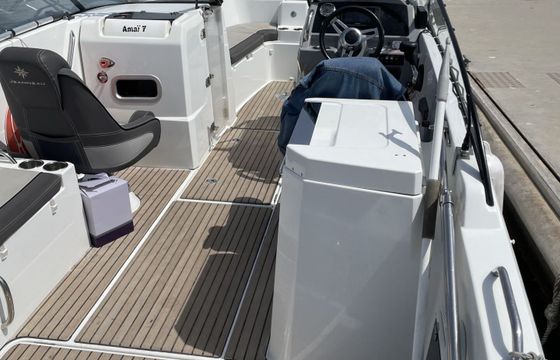 Motorboat Jeanneau Cap camarat 750br 300hp
