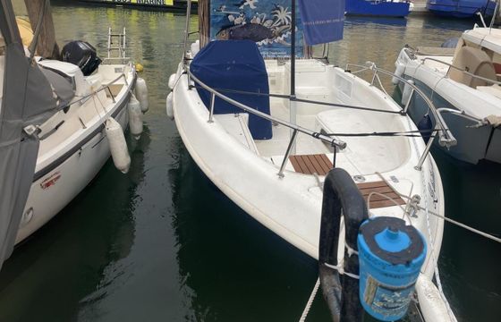 Motorboat Jeanneau Cap camarat 750br 300hp