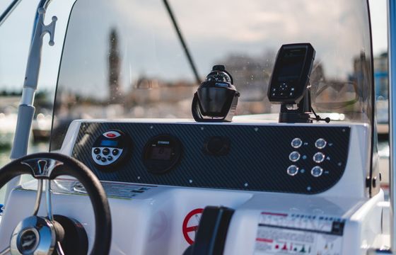 Boat without licence  San Diego California 5.7 40hp