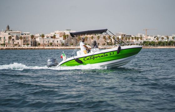 Boat without licence  San Diego California 5.7 40hp