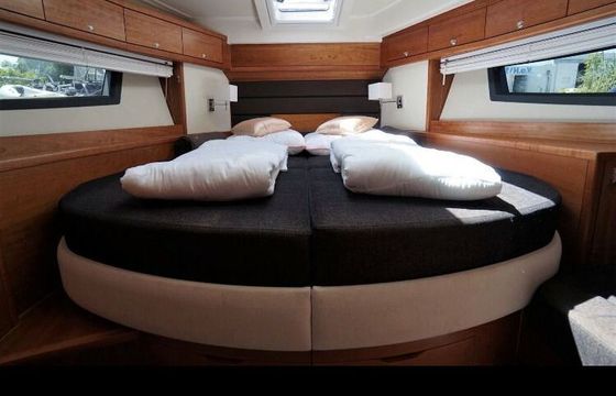 Motor yacht Delphia 1150 Yoyage 115hp