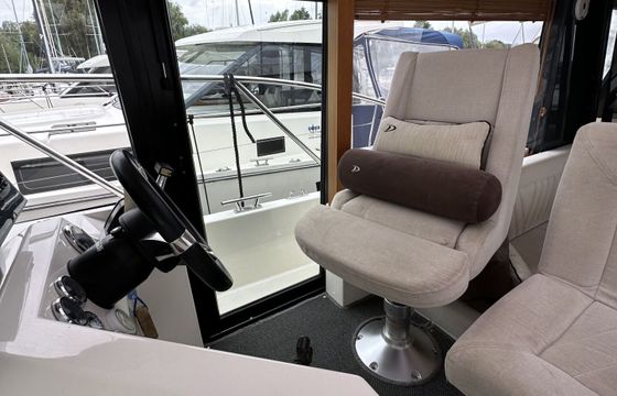 Motor yacht Delphia 1150 Yoyage 115hp