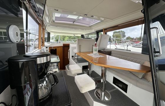 Motor yacht Delphia 1150 Yoyage 115hp