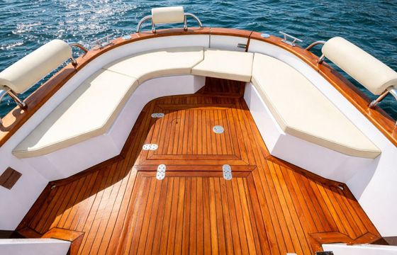Motorboat private tour Gozzo 8,50 300hp
