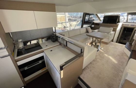 Motorboat PRESTIGE 520 870hp