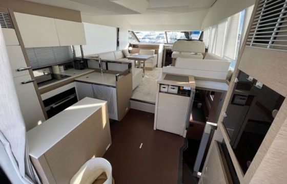 Motorboat PRESTIGE 520 870hp