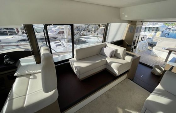 Motorboat PRESTIGE 520 870hp