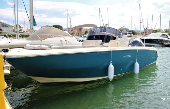 Motorboat Invictus 270 FX 300hp