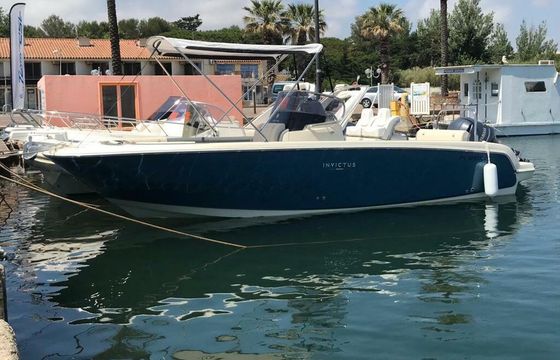 Motorboat Invictus 270 FX 300hp