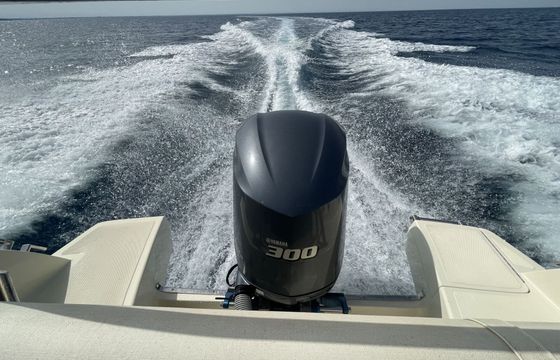 Motorboat Invictus 270 FX 300hp