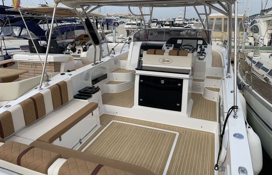 Motorboat Saver 330 WA 600hp