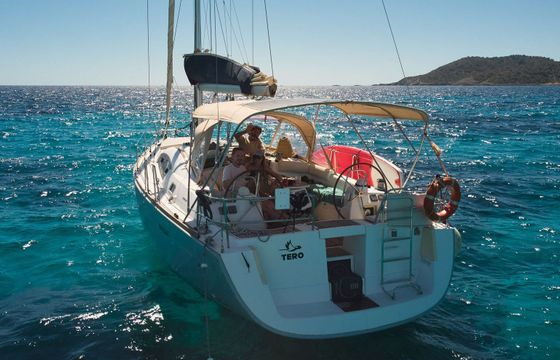 Sailboat Beneteau Oceanis 40 12m