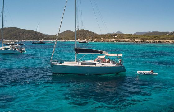 Sailboat Beneteau Oceanis 40 12m