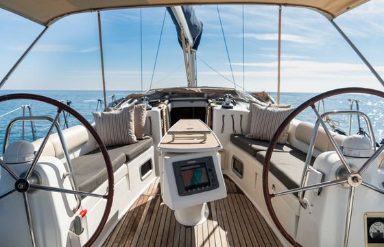Sailboat Beneteau Oceanis 40 12m