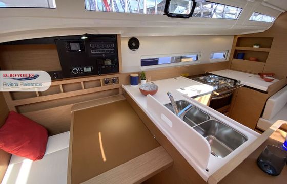 Sailboat Jeanneau SUN ODYSSEY 410 11.99m