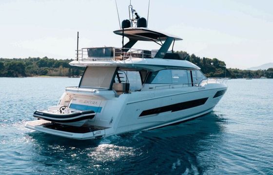 Motor yacht Prestige Prestige 690
