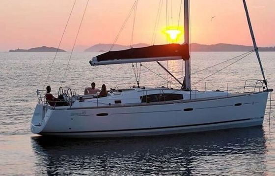 Sailboat BENETEAU OCEANIS 43 13.1m