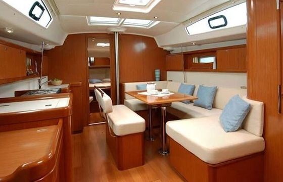 Sailboat BENETEAU OCEANIS 43 13.1m