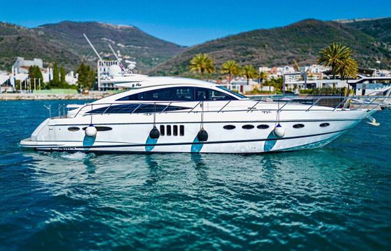 Motorboat Princess V65 800hp
