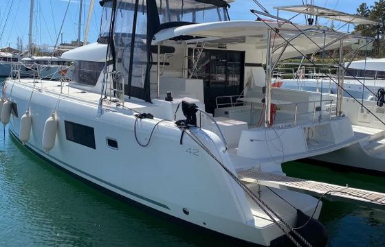 Catamaran Lagoon-Bénéteau Lagoon 42 - 4 + 2 cab. 12m
