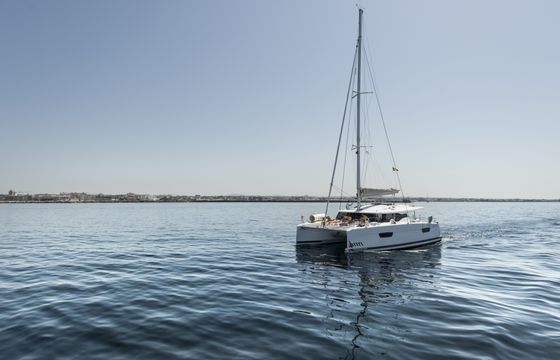 Catamaran Fountaine Pajot Astréa 42 12.58m