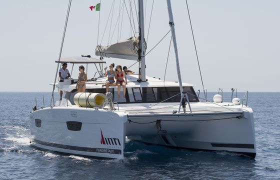 Catamaran Fountaine Pajot Astréa 42 12.58m