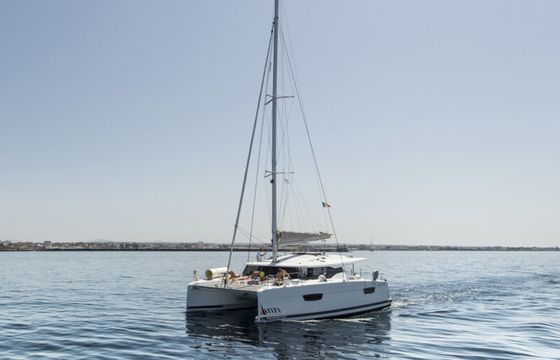 Catamaran Fountaine Pajot Astréa 42 12.58m