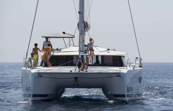 Catamaran Fountaine Pajot Astréa 42 12.58m