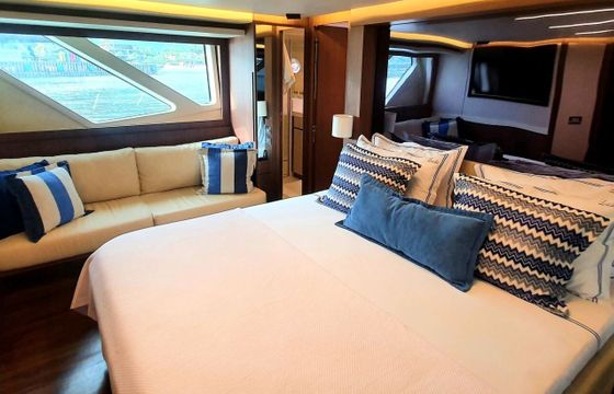 Motor yacht Intermarine 80