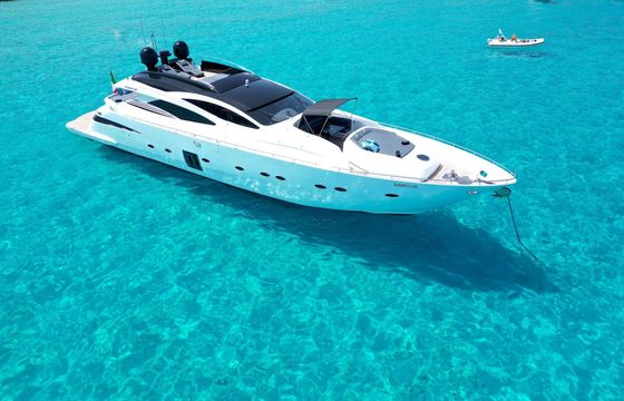 Motor yacht Pershing 90