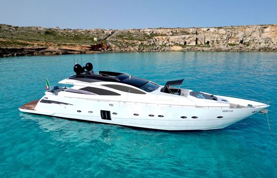 Motor yacht Pershing 90