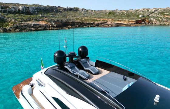 Motor yacht Pershing 90