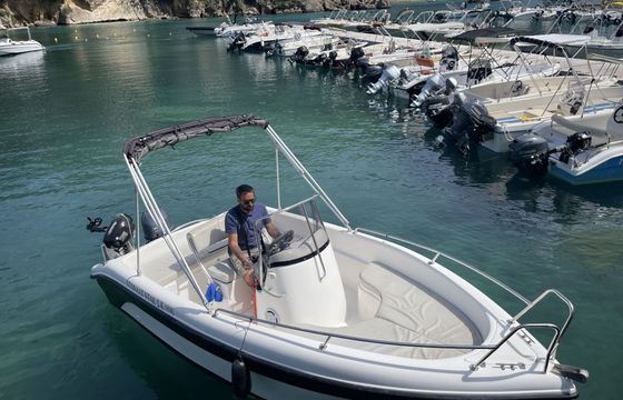 Motorboat Poseidon blue water 30hp