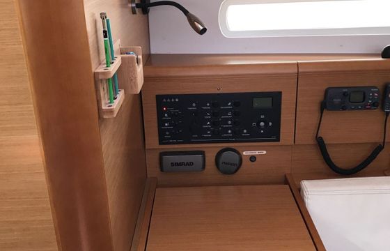 Sailboat JEANNEAU SUN ODYSSEY 379 Q 11.34m
