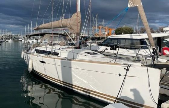 Sailboat JEANNEAU SUN ODYSSEY 379 Q 11.34m