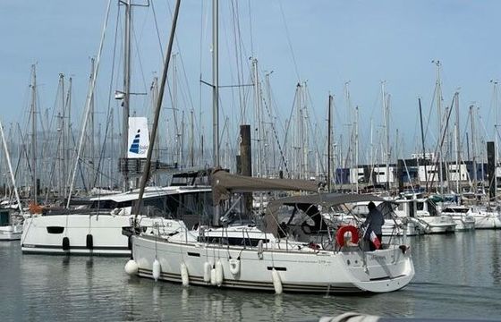 Sailboat JEANNEAU SUN ODYSSEY 379 Q 11.34m