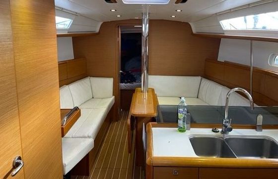 Sailboat JEANNEAU SUN ODYSSEY 379 Q 11.34m