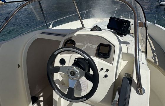 Motorboat Jeanneau CAP CAMARAT 6.35 150hp