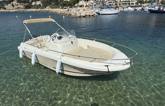 Motorboat Jeanneau CAP CAMARAT 6.35 150hp
