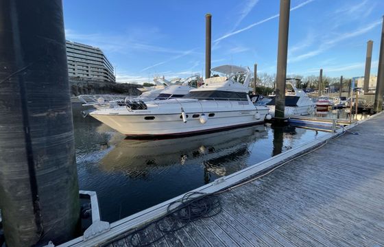 Motorboat Princess 45 fly 619hp
