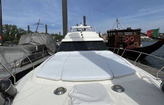 Motorboat Princess 45 fly 619hp