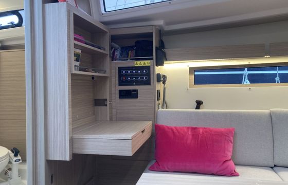 Sailboat Beneteau Oceanis 34.1 Easy Dream 10.77m