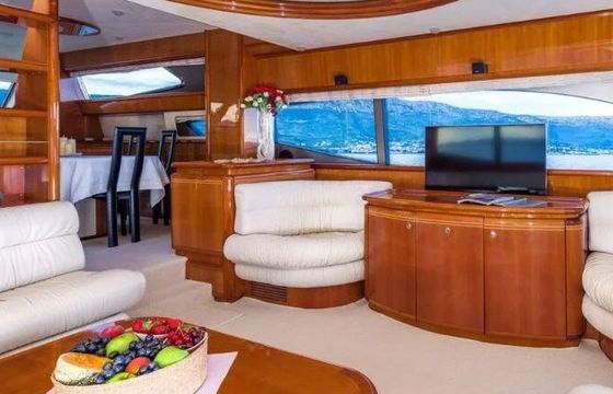 Motorboat Ferretti 730 Fly 2hp