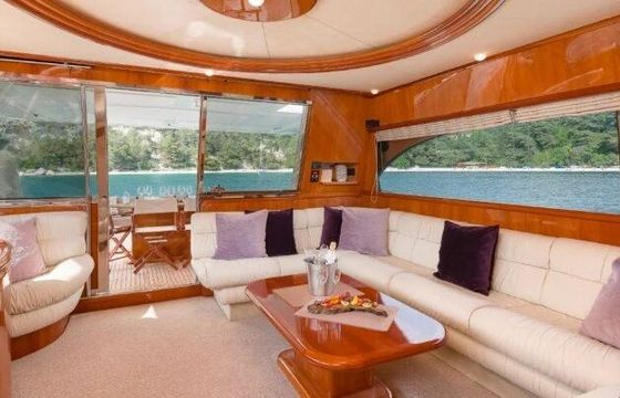 Motorboat Ferretti 730 Fly 2hp