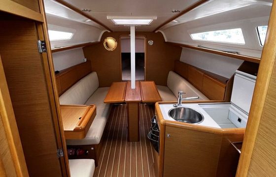 Sailboat Jeanneau Sun Odyssey 33i 9.96m