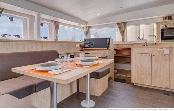 Catamaran LAGOON 400 S2 11m